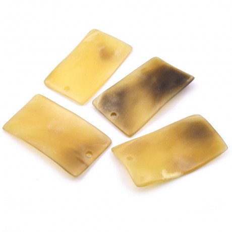4 perles pendentif plates rectangulaires en résine 63x34mm - beige