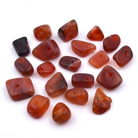 20 perles polygonales en quartz - rouge