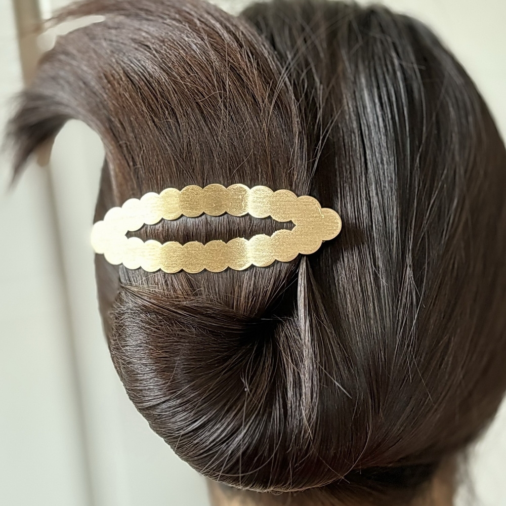 Barrette cheveux ovale dentelée 8.7cm, métal brossé - doré Barrette cheveux ovale dentelée 8.7cm, métal brossé - doré