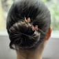 Petite pince cheveux crabe en métal doré et strass 2cmx1.7cm noir