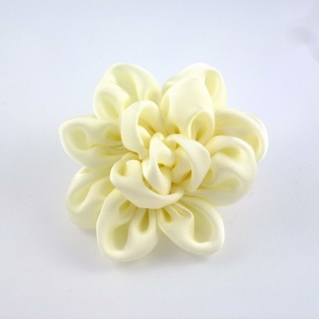 Fleur en tissu synthétique satiné diamètre 6cm - beige