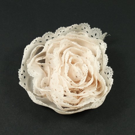 Grosse fleur plate rose pale en tissu bord dentelé environ 8cm