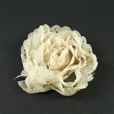 Grosse fleur plate beige en tissu bord dentelé environ 8cm