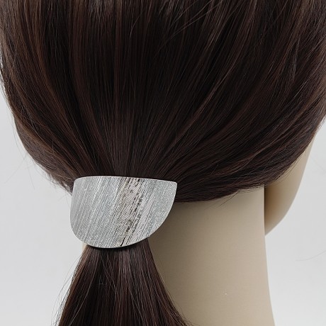 Barrette attache cheveux décorative à poser par dessus un élastique.