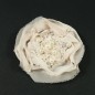 Fleur en tissu synthétique rose orné de perles diamètre 8cm.