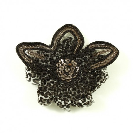 Fleur en tissu synthétique et sequins imprimé léopard marron 11x9.5cm.