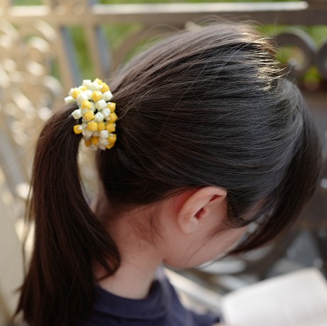 Bracelet ou élastique cheveux perles - jaune