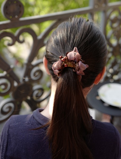 Elastique chouchouElastique chouchou cheveux ou bracelet perle fleur - marron