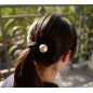 Elastique cheveux ou bracelet noir avec grosse perle nacré cloûté Elastique cheveux ou bracelet noir avec grosse perle nacré cloûté