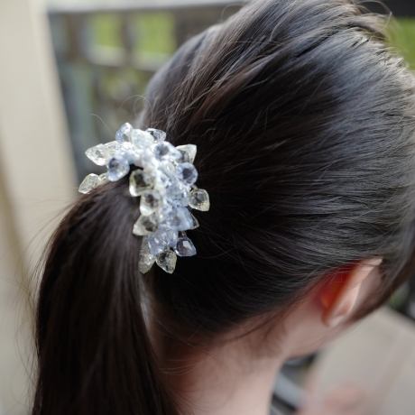 Elastique cheveux ou bracelet perles transparentes - bleu clair
