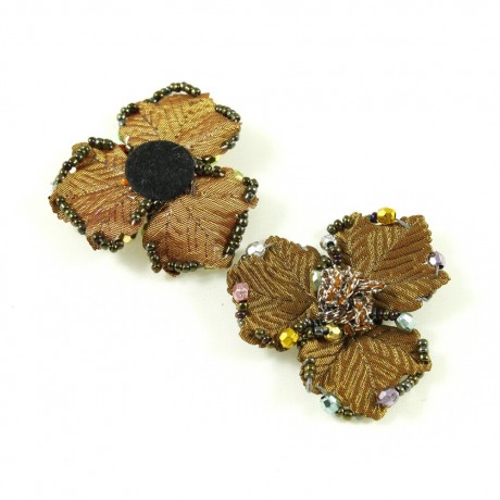Lot de 2 fleurs en tissu et perles fait main 4.5cm camel