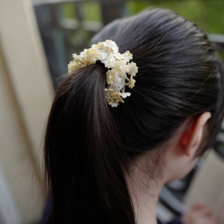 Elastique chouchou cheveux ou bracelet perle fleur - beige