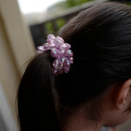 Elastique cheveux perles ovale transparente irisé - mauve
