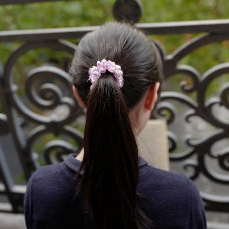 Elastique cheveux perles ovale transparente irisé - mauve