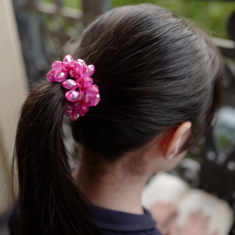 Elastique cheveux perles ovale transparente irisé - fushia