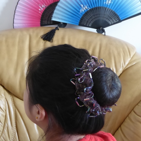 Elastique chouchou cheveux tissu perles brodées - mauve