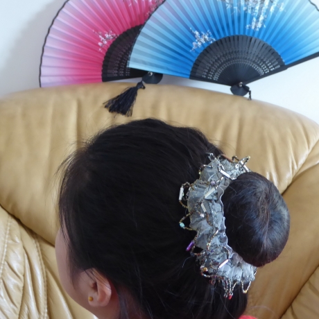 Elastique chouchou cheveux tissu perles brodées - gris argent