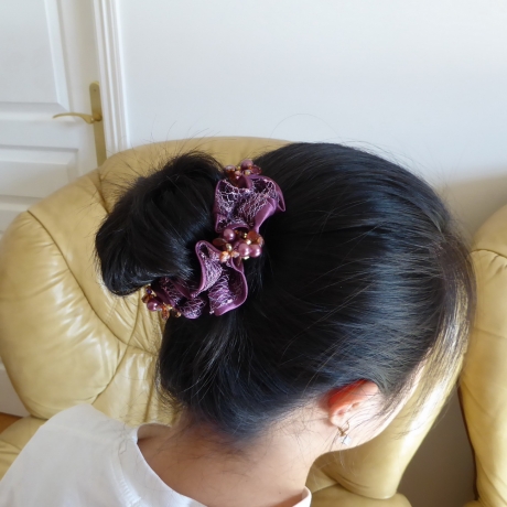 Chouchou élastique cheveux en tissu et perles mauve