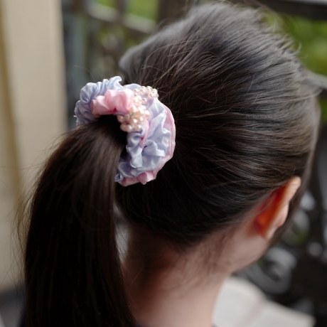 Double élastique chouchou cheveux tissu et perles - bleu rose