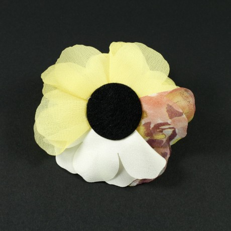 Fleur en tissu mousseline et satin jaune diamètre 8.5cm