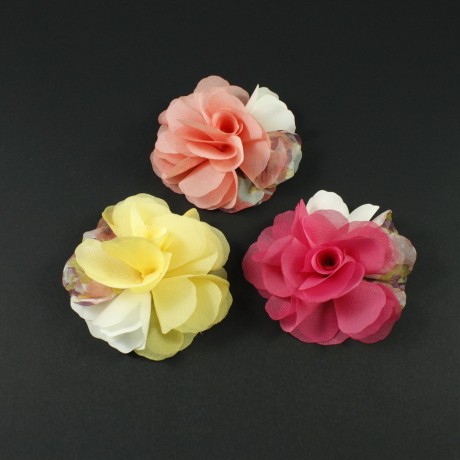 Fleur en tissu mousseline et satin fuchsia diamètre 8.5cm