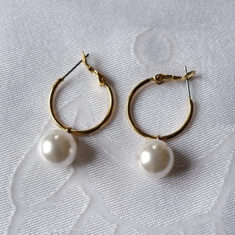 Boucle d'oreille pendante créole et perle - doré