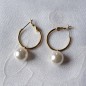 Boucle d'oreille pendante créole et perle - doré Boucle d'oreille pendante créole et perle - doré