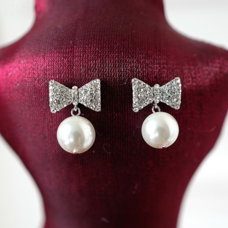 Boucle d'oreille pendante noeud et perle - nacré