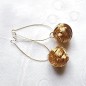 Boucle d'oreille pendante boule - doré