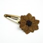 Pince clip doré 7cm fleur tissu satiné - Camel Pince clip doré 7cm fleur tissu satiné - Camel