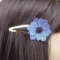 Pince clip doré 7cm fleur tissu satiné - bleu Pince clip doré 7cm fleur tissu satiné - bleu