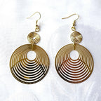 Boucle d'oreille pendante dorée forme géométrique