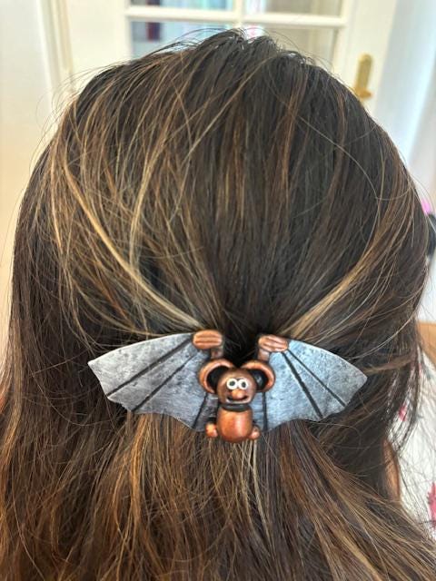 Barrette cheveux originale "chauve-souris " en pâte polymère