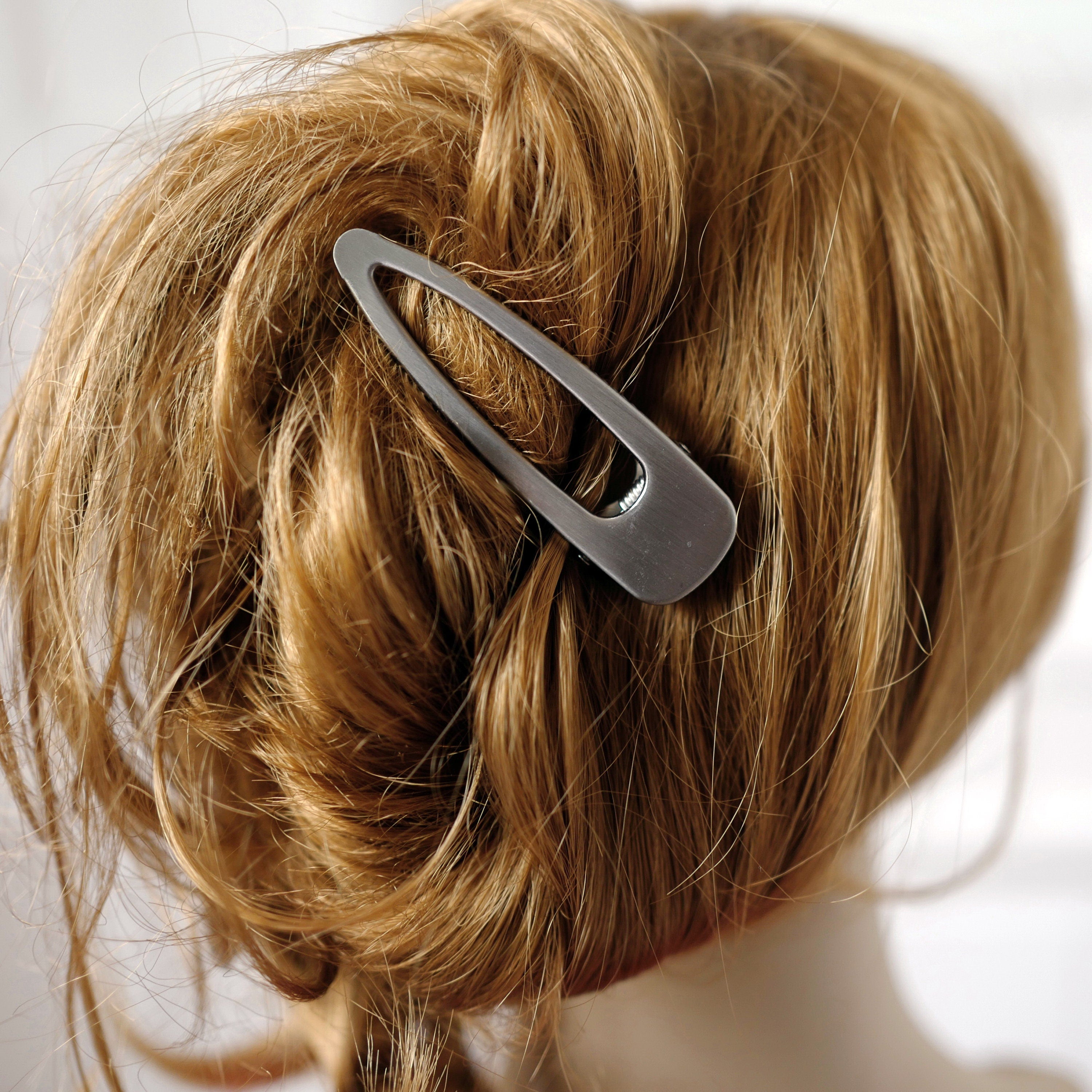 Pince cheveux métal brossé 8cm