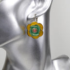 Boucle d'oreille pendante fleur émail