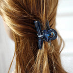 Pince à cheveux crabe 6.8cm verni bleu