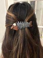 Barrette cheveux originale "arête de poisson" en pâte polymère