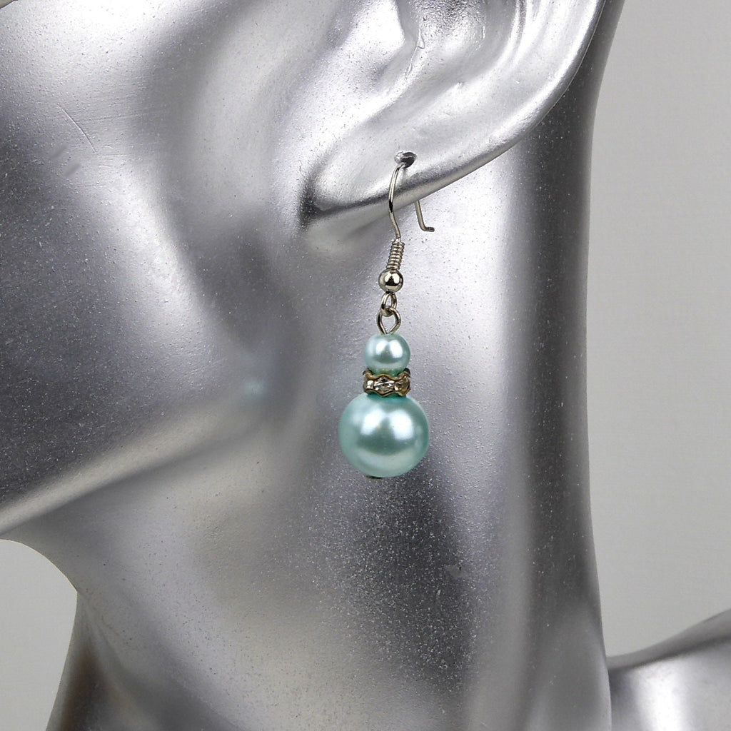 Boucle d'oreille pendante perle nacrée