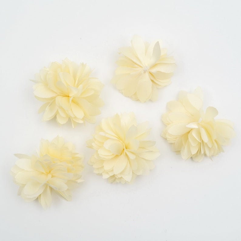 Lot de 5 petites fleurs en tissu satiné