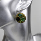 Boucle d'oreille pendante ronde émail et perles - vert