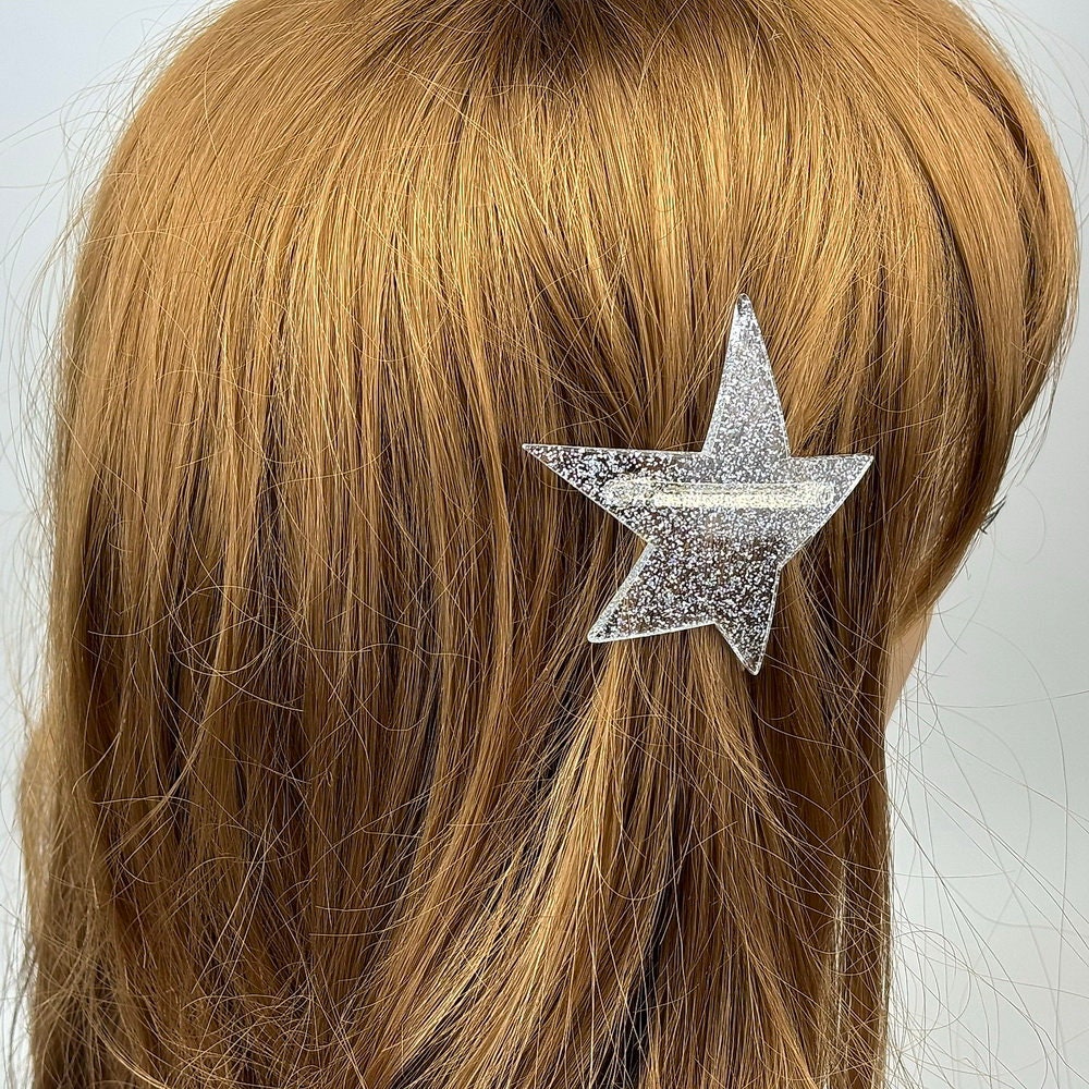Barrette cheveux forme étoile  transparente et paillettes colorées incrustées dans la matière