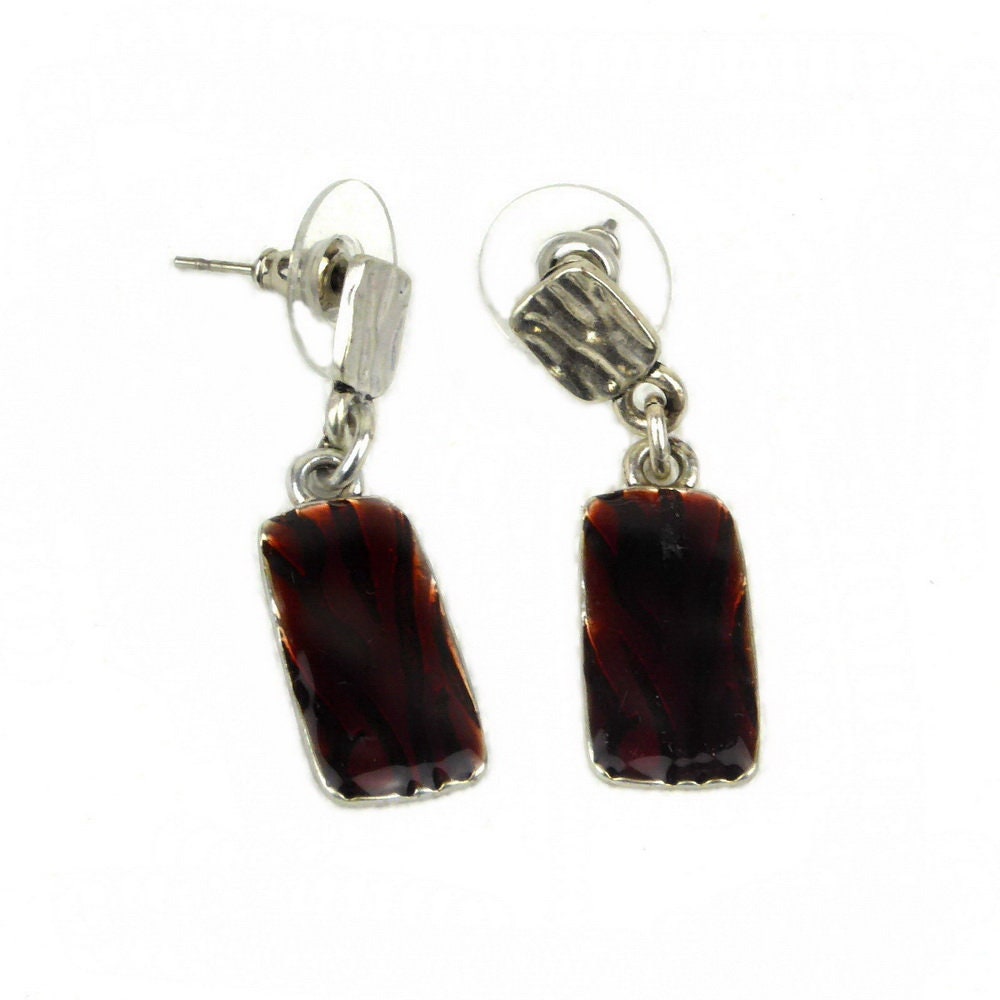 Boucle d'oreille pendante émail