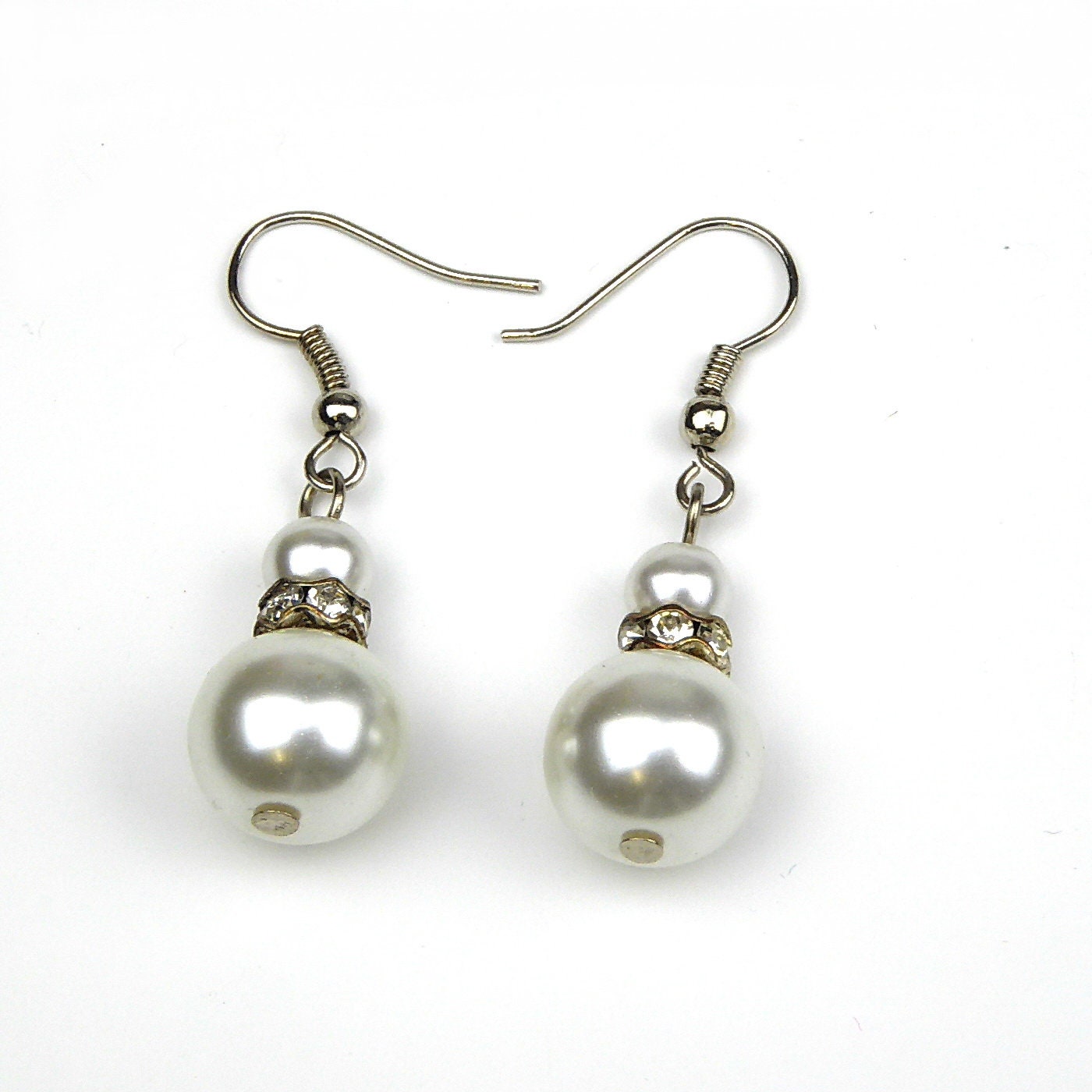 Boucle d'oreille pendante perle nacrée