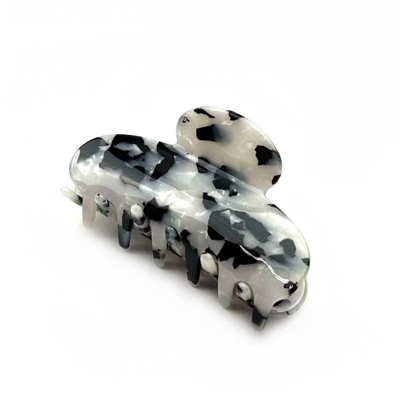 Pince à cheveux crabe en acétate motif écaille de tortue – 8,5 cm gris