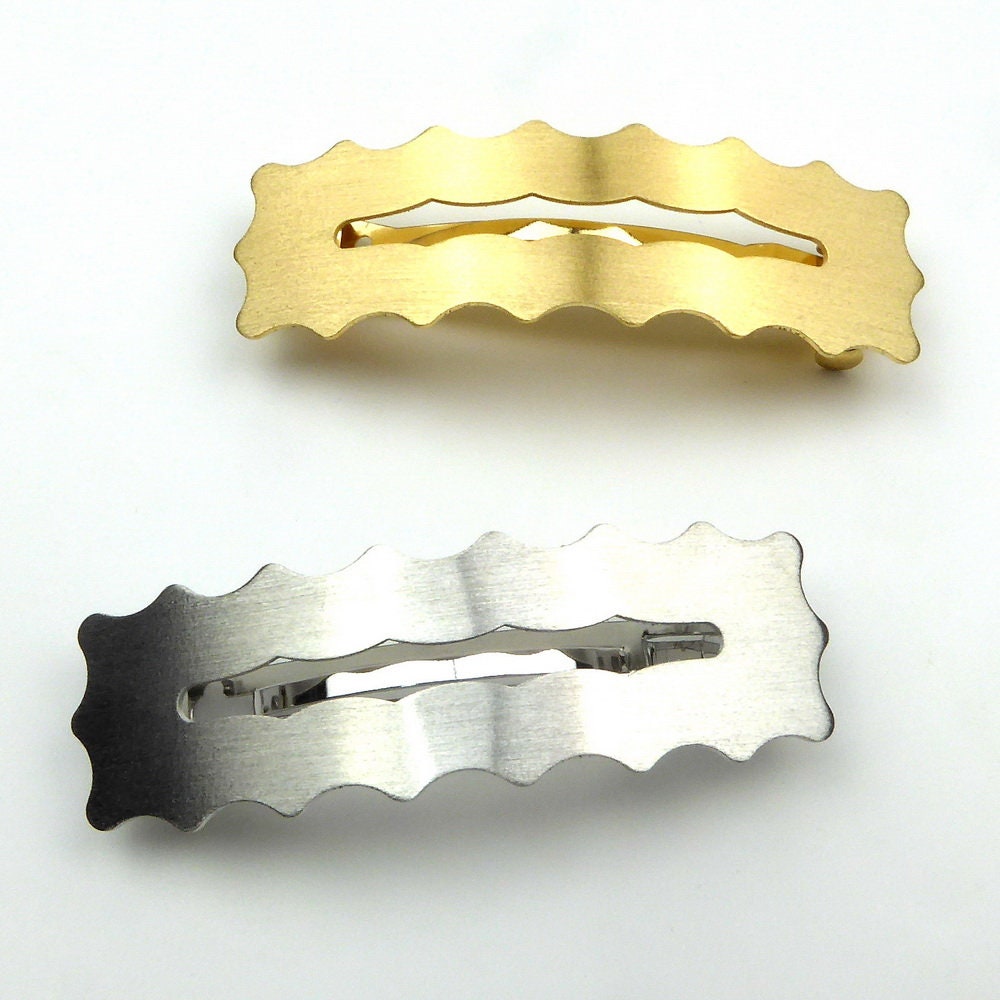 Barrette cheveux rectangulaire dentelée en métal brossé