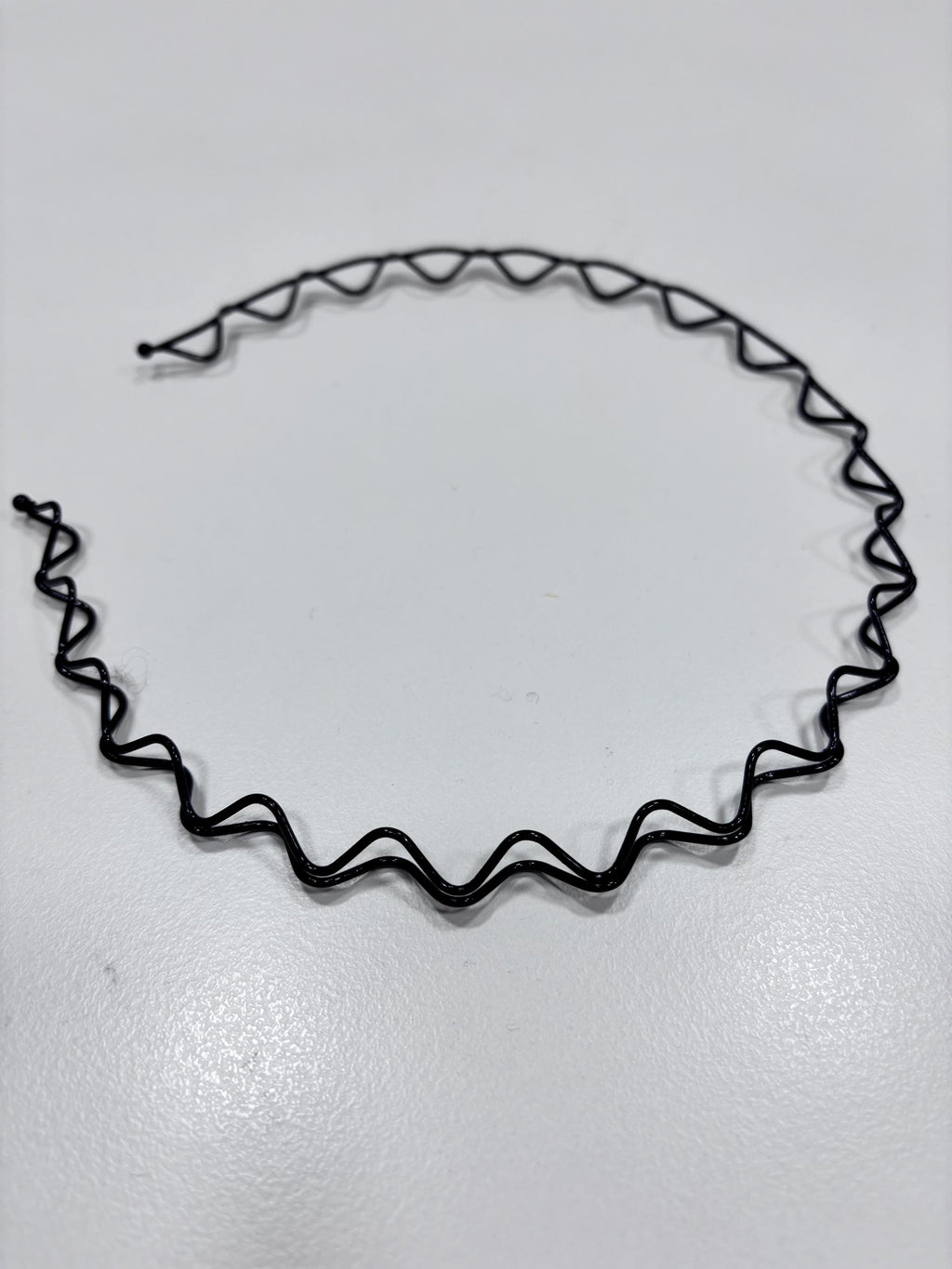 Serre tête fin en métal ondulé