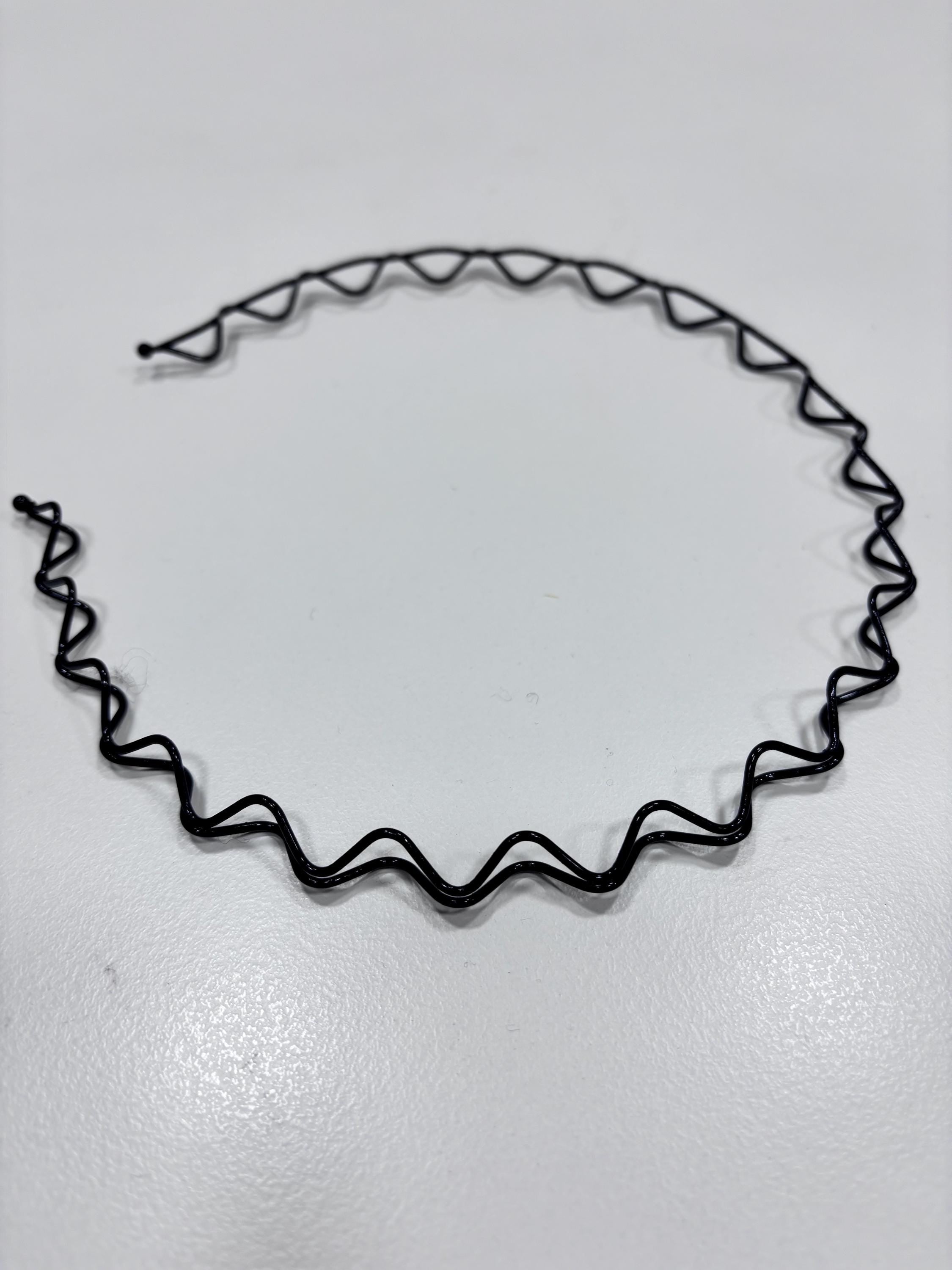 Serre tête fin en métal ondulé