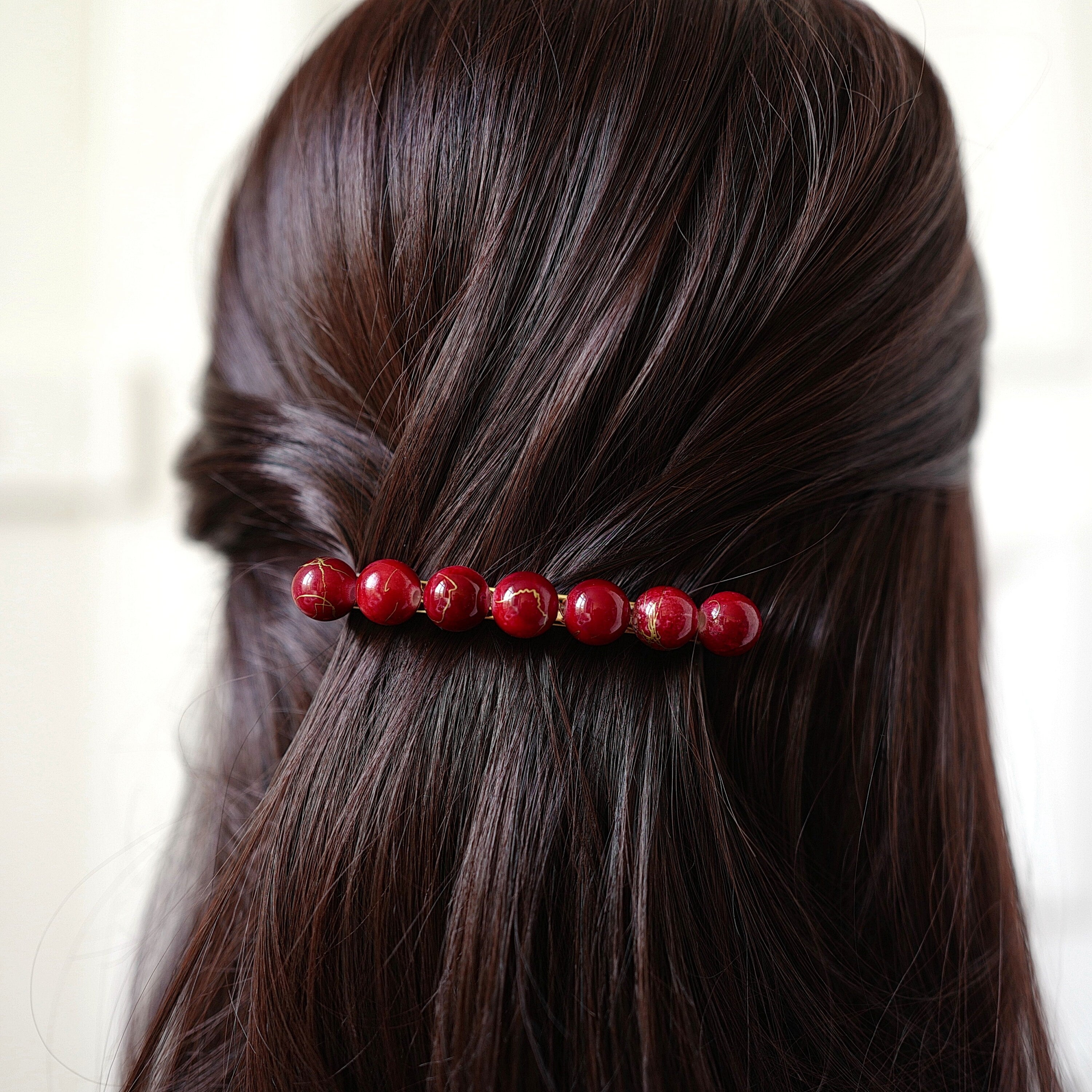 Barrette cheveux 8.5cm perle marbrée rouge