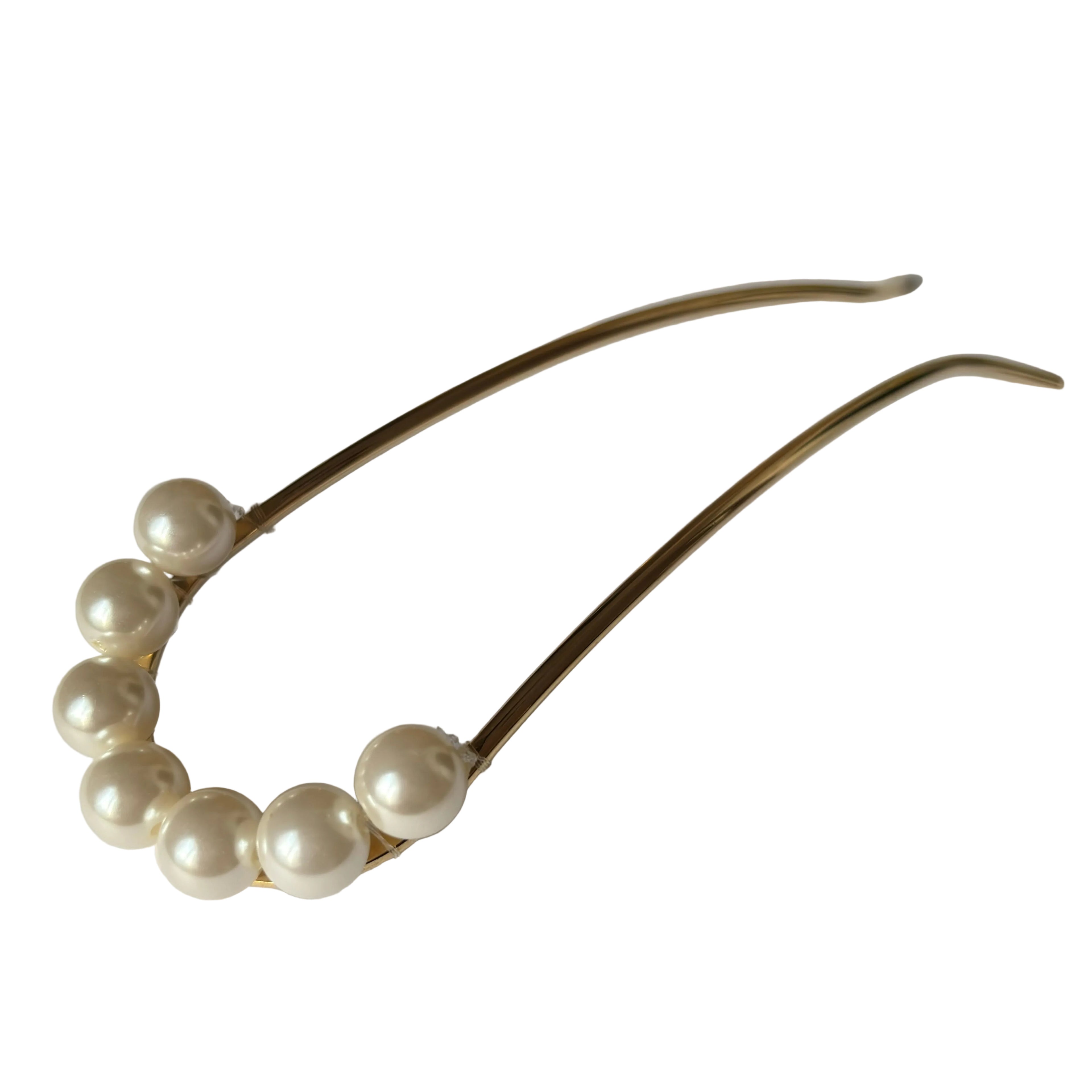 Élégant pic à chignon orné de perles délicates
