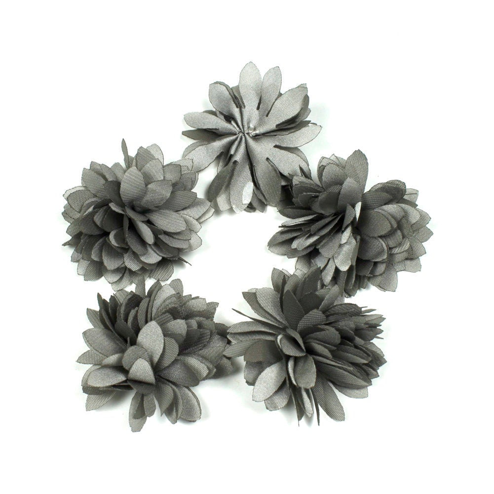 Lot de 5 petites fleurs satin gris